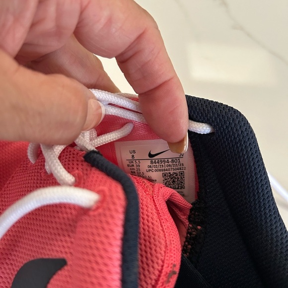 Nike Women's Athletic Shoes Size 8 - Picture 7 of 7